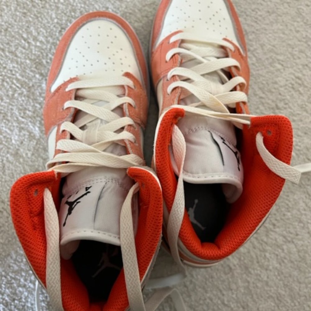 BRAND NEW Nike Air Jordan 1 mid - peach/orange - Picture 7 of 9